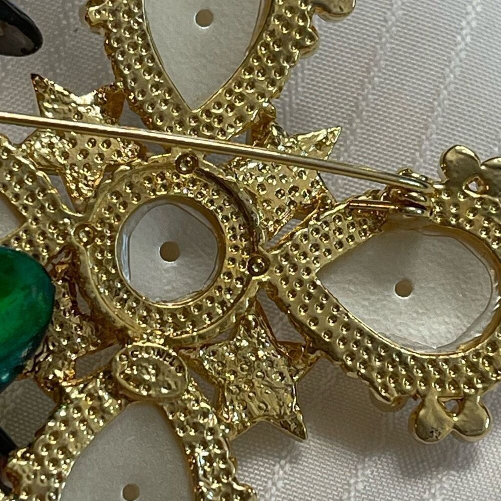 Chanel Pearl Crystal Statement Brooch - Picture 8 of 9